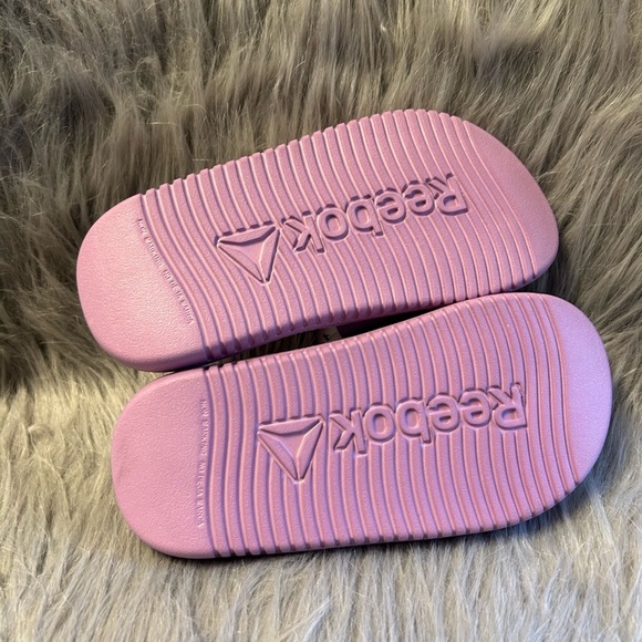 Reebok Slides Girls Size 13 Purple Slip On Sandals Shoes Lightweight‎ - Picture 7 of 7